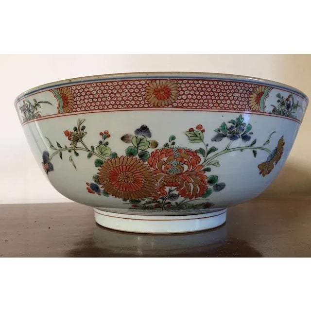 Early 18th Century Chinese Kangxi Porcelain Punch Bowl in Famille Vert Palette For Sale - Image 4 of 11