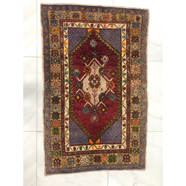 Red 1960s Vintage Turkish Home Living Rug- 2′9″ × 4′5″ For Sale - Image 8 of 11