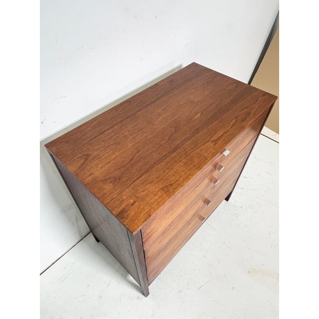 Mid-Century Modern C. 1960 Florence Knoll for Knoll International Walnut Five Drawer Dresser For Sale - Image 3 of 9