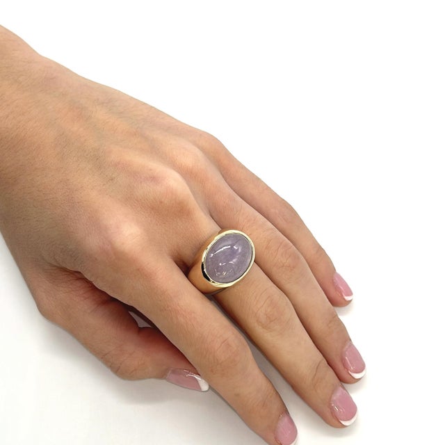 Bezel-Set Pink Jade Cabochon Ring in 14k Yellow Gold - Size 6.75 For Sale In Phoenix - Image 6 of 6