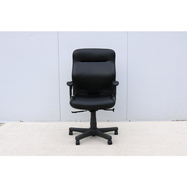 Metal Knoll Bulldog Executive Ergonomic Office Desk Chair in Black Leather, Adjustable For Sale - Image 7 of 18