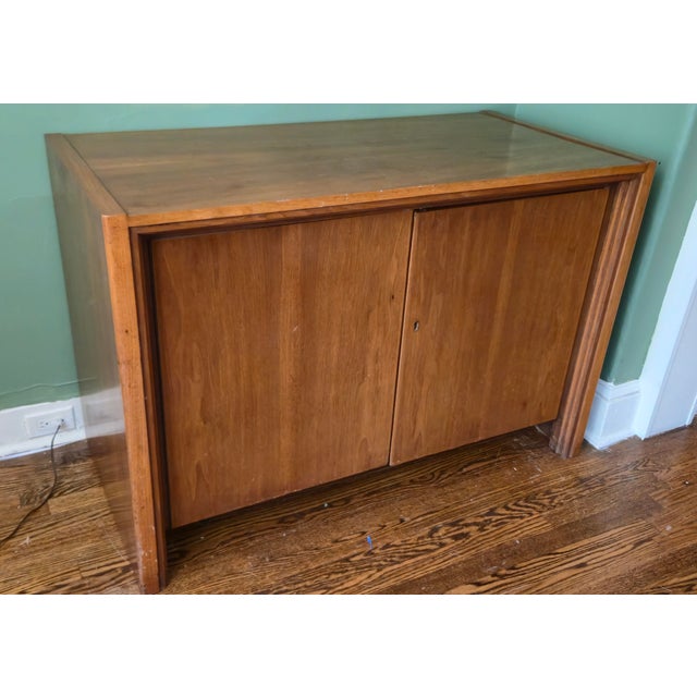 Art Deco 1930s Art Deco Sideboard Cabinet by Bruno Paul for Hellerau - Low Gentleman's Wardrobe With Original Key For Sale - Image 3 of 13