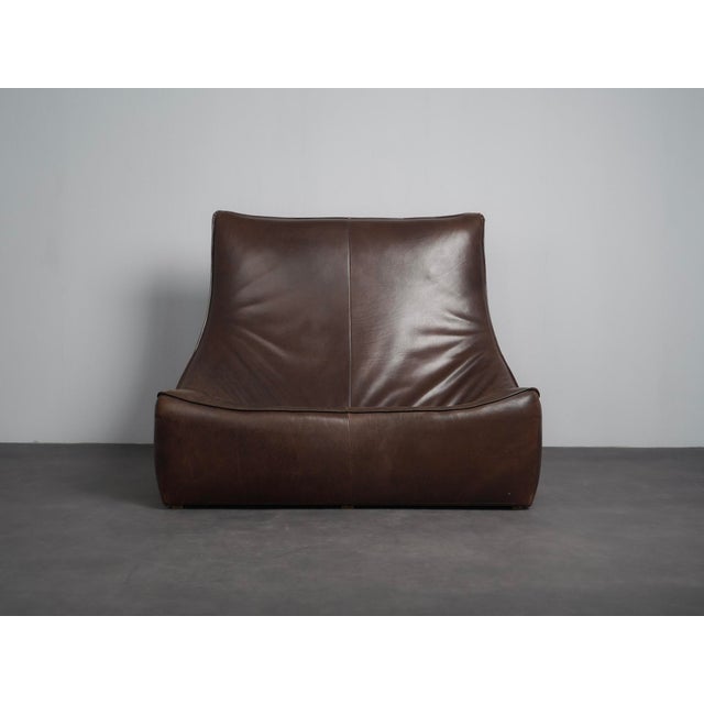 A comfortable and inviting two-seater sofa designed by gerard van den berg for montis in the 1970s. Known as “the rock,”...