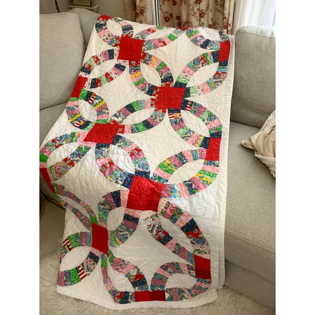 Vintage Wedding Ring Patchwork Quilt Red Green on White 70” X 90” Twin For Sale - Image 10 of 12