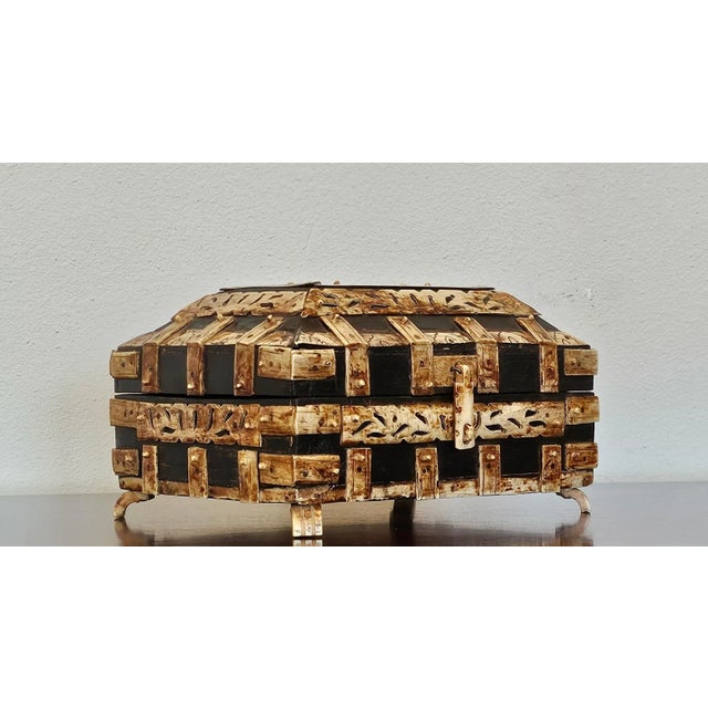 19th Century Anglo-Indian Vizagapatam Decorative Table Box For Sale - Image 11 of 12