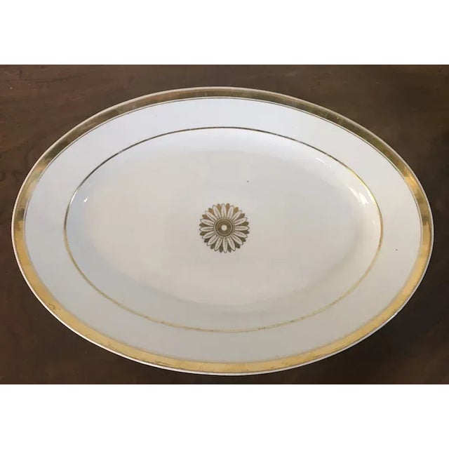 Neoclassical Early 19th Century French Empire Porcelain Oval Platter Decorated with Gold Flower Head For Sale - Image 3 of 13