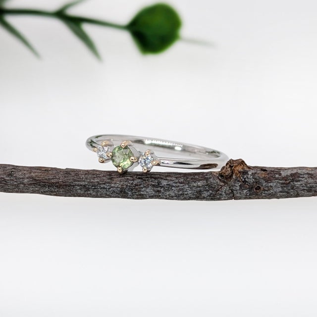 Contemporary Natural Alexandrite Ring w Earth Mined Diamonds in Solid 14K White Gold | RD 3mm For Sale - Image 3 of 6