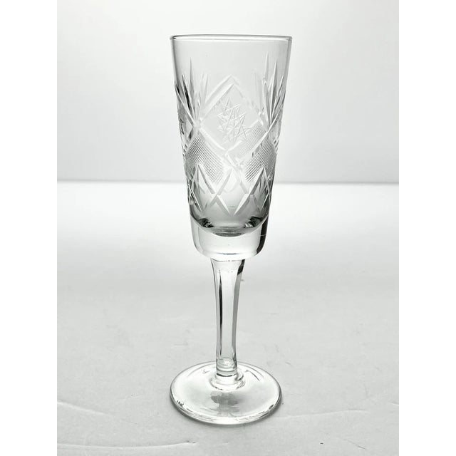 American 1940s Vintage Set of 4 Etched Fan & Star Fluted Champagne Glasses For Sale - Image 3 of 6