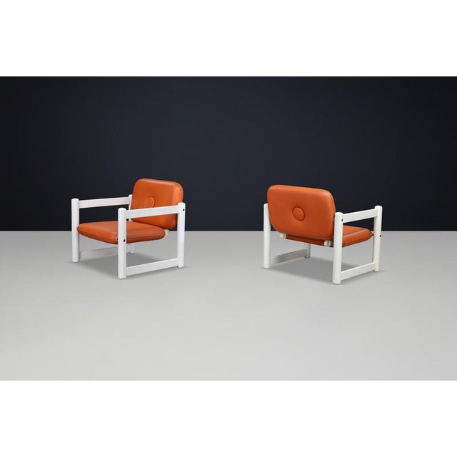 Italian Low Lounge Chairs in White Wood & Cognac Skai, 1970s, Set of 2 For Sale - Image 6 of 9