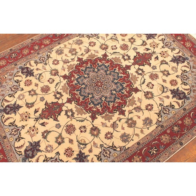 Red Middle Eastern Rug in Wool For Sale - Image 8 of 11