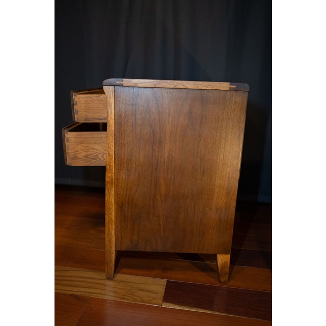 Mid-Century Modern Rare Vintage Attributed to Keller Furniture Co. Mid-Century Modern Nightstand / Side Table – Refinished For Sale - Image 3 of 9