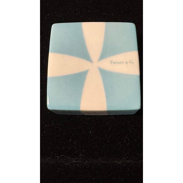 Tiffany and Co. Tiffany & Co. Vintage Ceramic Gift Box Trinket Holder Blue/White For Sale - Image 4 of 4