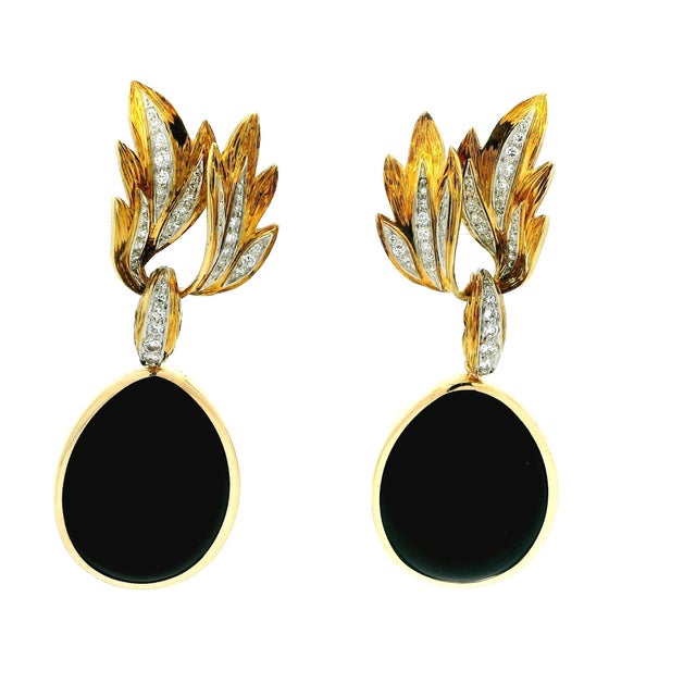 1990s Pair of Italian 18k Gold Onyx and Diamond Drop Statement Earrings For Sale - Image 9 of 11