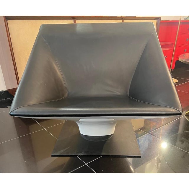 Geometric Lounge Chair in Fibreglass and Leather, 1960s For Sale - Image 4 of 5