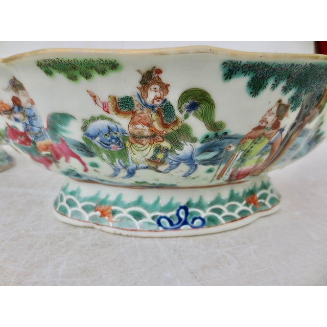 Pair of Antique Chinese Rose Medallion Bowls- A Pair of 2 For Sale - Image 16 of 17