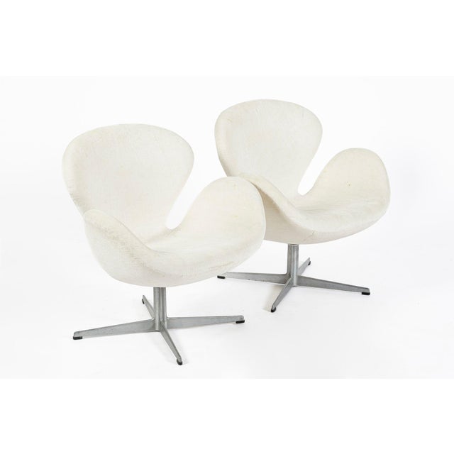 Metal White Mid Century Danish Swan Chairs by Arne Jacobsen for Fritz Hansen 1960s, 2 Avail For Sale - Image 7 of 16