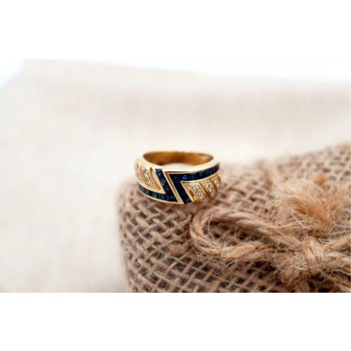 Gold Ring with Diamonds in Brilliant Cut For Sale - Image 5 of 7