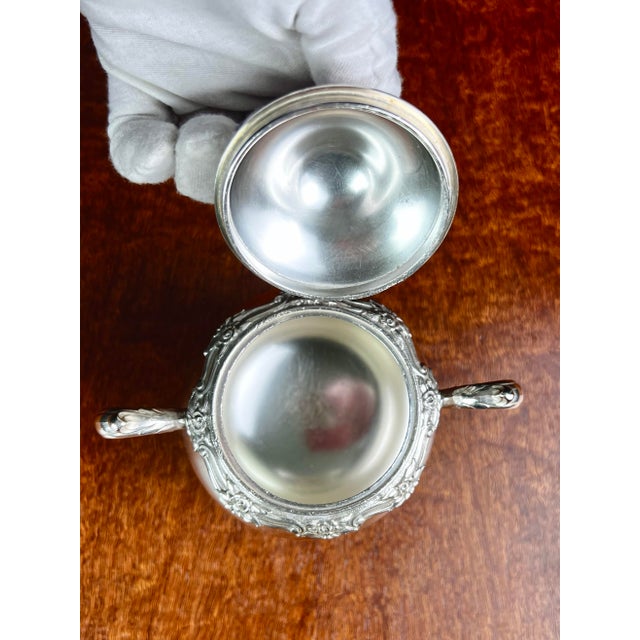 Metal Mid 20th Century 1881 Wm. Rogers "Glenrose" 6 - Piece Master Tea & Coffee Service With Webster Wilcox "Joanne" Tray For Sale - Image 7 of 12