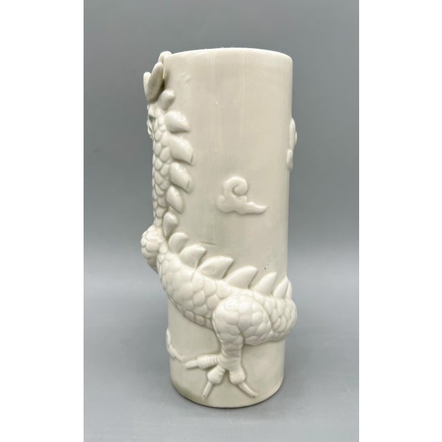 1970s 1970s Fitz & Floyd Blanc De Chine Ceramic Dragon Vase – Asian Style High Relief Cylinder For Sale - Image 5 of 11