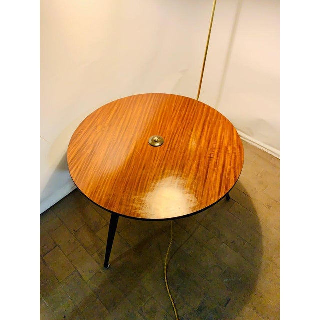 Vintage Coffee Table with Integrated Lamp - Italian Design from the 60s Elegant round coffee table in oak veneered wood,...