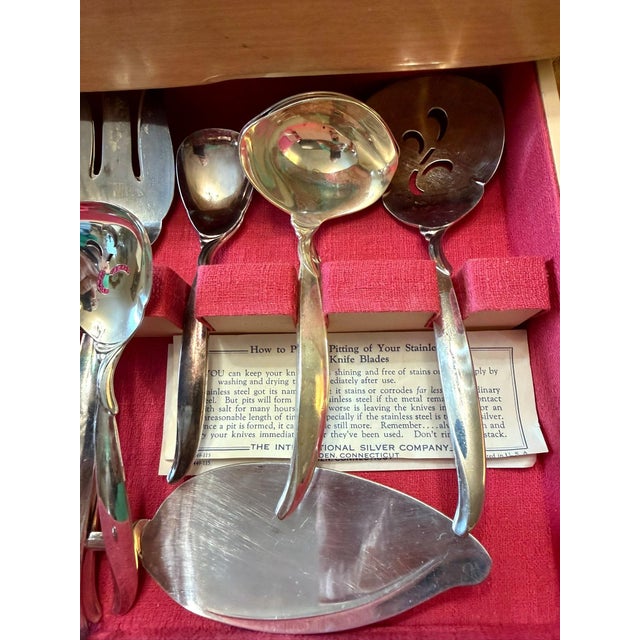 Pink 1847 Rogers Bros Flair Mid Century Modern Silverplate Flatware Service for 16 W/ Chest - 121 pcs For Sale - Image 8 of 12