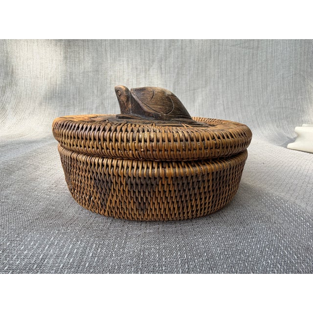 Vintage Indonesian Lombok Woven Rattan Lidded Basket With Wood Carved Turtle For Sale - Image 10 of 18