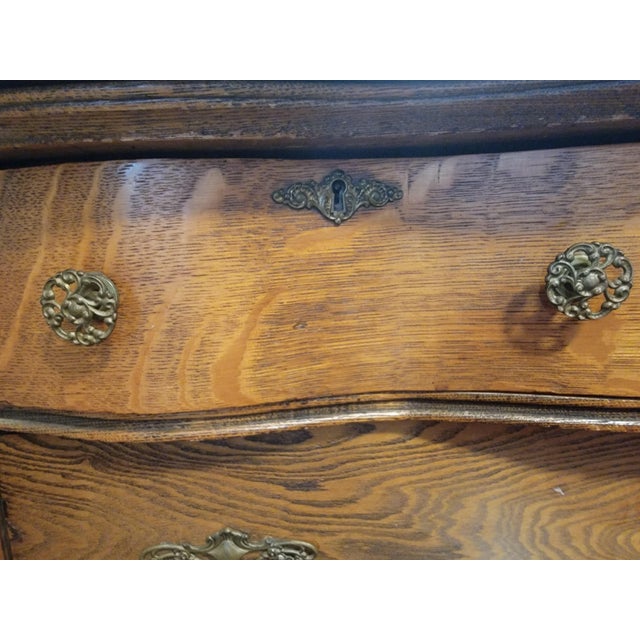 Antique Quarter-Sawn Tiger Oak Dresser With Original Beveled Mirror, C. 1900–1915 For Sale - Image 10 of 18