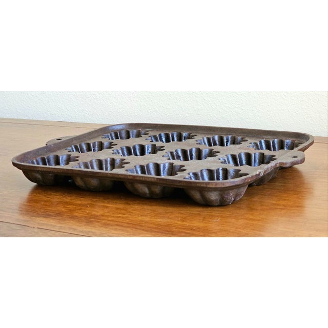 Mid 19th Century Antique 12-Cup Cast Iron “Turk’s Head” Gem Pan / Fluted Muffin Tin, Circa 1900 For Sale - Image 5 of 11