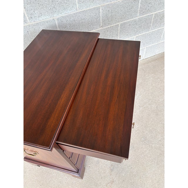 Mid 20th Century (B) Henkel Harris Mahogany Bracket Foot 4 Drawer Bachelor Chest For Sale - Image 5 of 12
