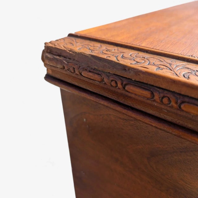Vintage Art Deco Cedar-Lined Hope Chest With Carved Details & Turned Legs, 1930s For Sale - Image 17 of 18