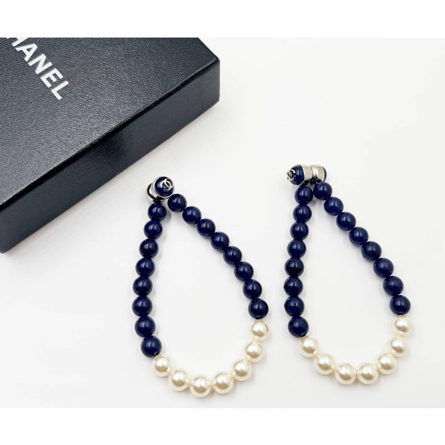 Chanel Chanel Silver CC Blue Bead Pearl Large Loop Magnetic Earrings For Sale - Image 4 of 5