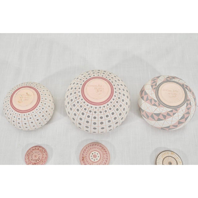 1980s Signed Postmodern Studio Art Pottery Lidded Bowls — Set of 3, 1985 For Sale - Image 5 of 8