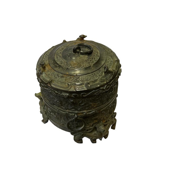 Bronze items or vessels were large-scale produced during the Shang Dynasty. They were mainly used for various ceremonial...