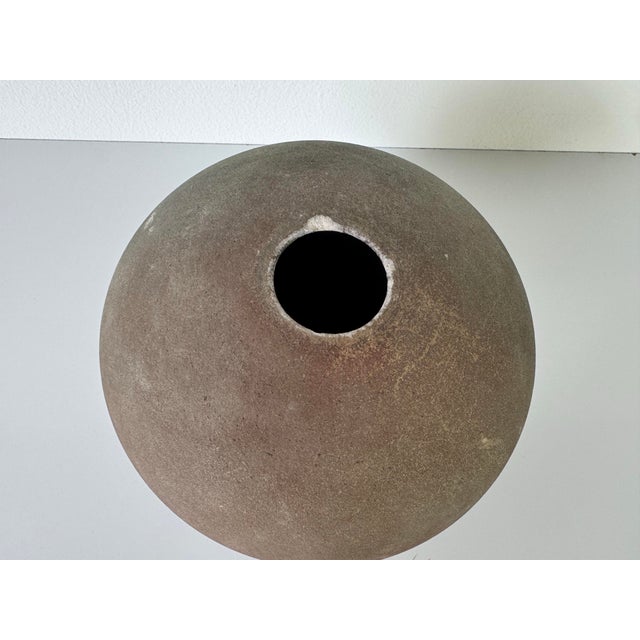 Brown 1980s Vintage Bulbous Form Raku Studio Pottery Vase – Signed For Sale - Image 8 of 9