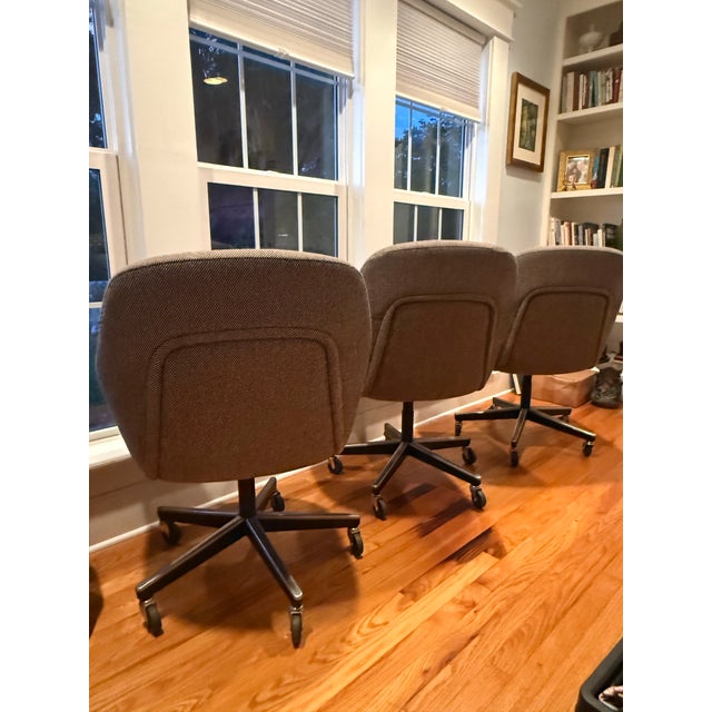 Knoll Vintage Mid-Century Executive Chairs Attributed to Max Pearson for Knoll - Set of 3 For Sale - Image 4 of 12