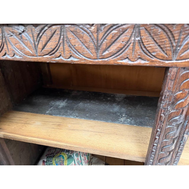 Antique Carved Oak Court Cupboard, in Good conditions. Designed before 1890