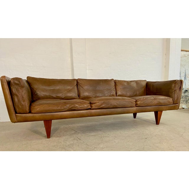 V11 Sofa by Illum Wikkelsø for Holger Christiansen, 1960s For Sale - Image 6 of 18