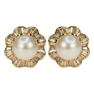 Late 20th Century Pair of 18k South Sea Pearl Earrings For Sale