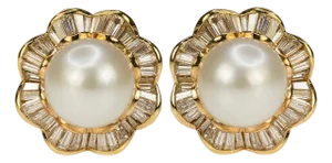 Late 20th Century Pair of 18k South Sea Pearl Earrings