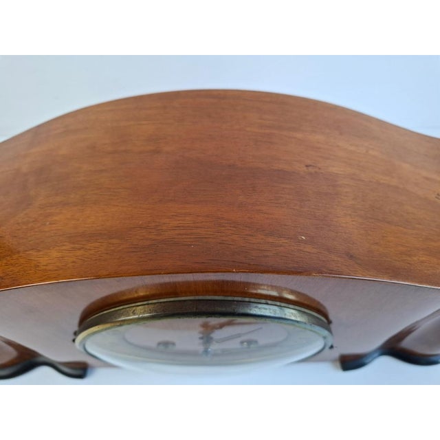 Wood Art Deco Mantel Clock in Wood with Chiming Mechanical Movement, 1930 For Sale - Image 7 of 18