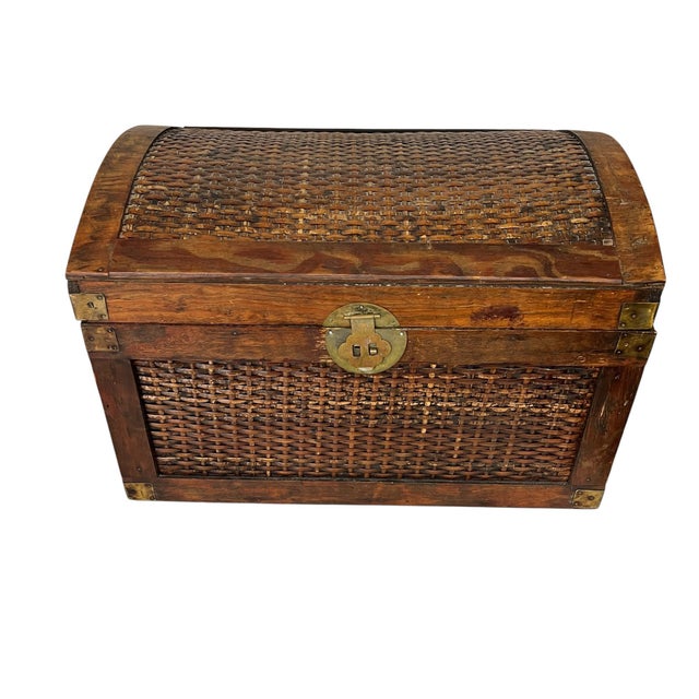 Farmhouse Vintage Woven Bamboo Tabletop or Floor Dime Lid Storage Box, Chinoiseriie, French Country, Farmhouse, Cabin, Rustic For Sale - Image 3 of 6