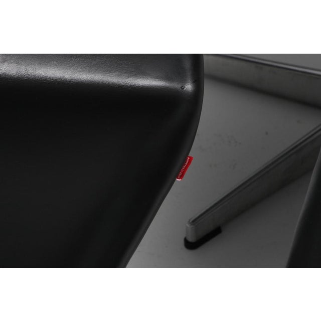 Black Oxford Chairs in Leather by Arne Jacobsen, Set of 6 For Sale - Image 8 of 10