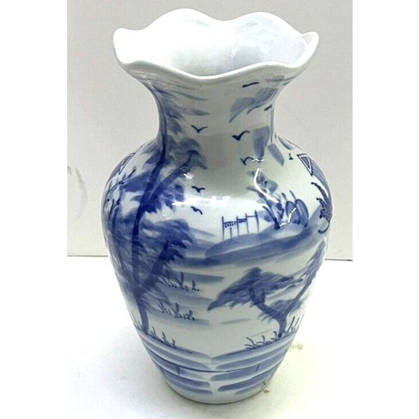 Chinoiserie Vintage MCM Chinoiserie Blue White Porcelain Vase For Sale - Image 3 of 5