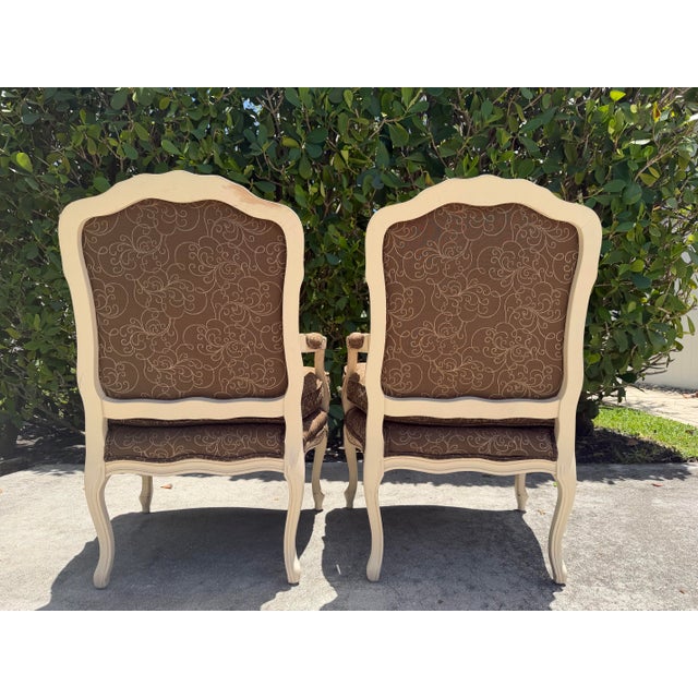 Vintage Fairfield Louis XV Style Painted Bergere Lounge Chairs, Pair For Sale - Image 9 of 14