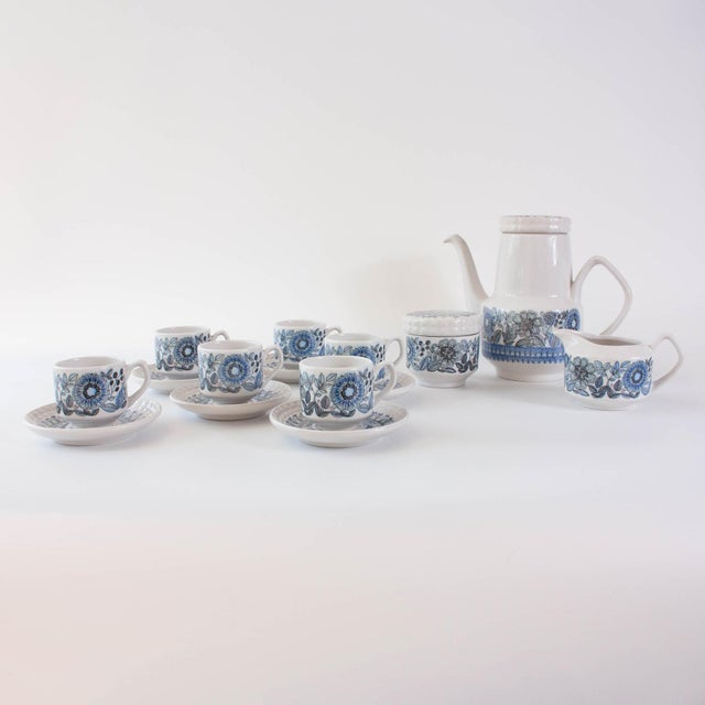 This elegant vintage tea set by Raul da Bernarda, produced in the 1970s in Alcobaça, is a refined example of Portuguese...
