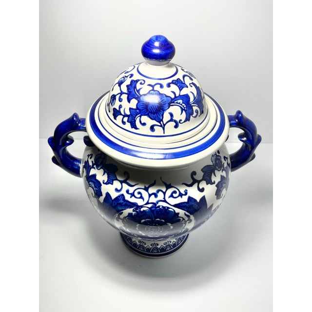 2010s 2010s Chinoiserie Chinese Blue & White Large Ceramic Hand Painted Ginger Jar For Sale - Image 5 of 9
