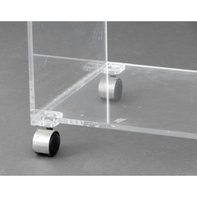 Mid 20th Century Modern Clear Acrylic "Waterfall" Rolling Bar Cart For Sale - Image 5 of 8