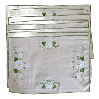 Vintage Cottagecore Embroidered Floral Placemats With Green Trim, Set of 8 For Sale