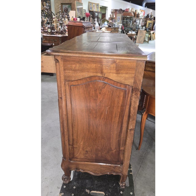 Louis XV Provencal Buffet in Carved Walnut, 1800s For Sale - Image 5 of 8