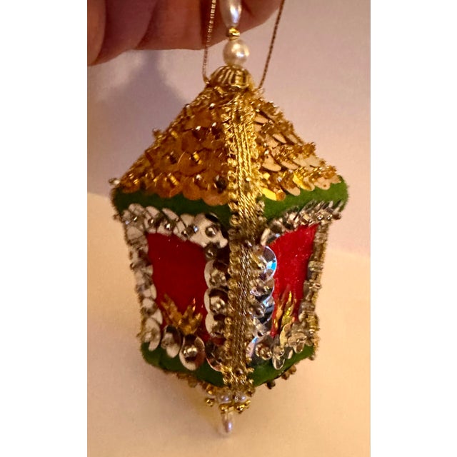 Set of 13 Vintage MCM Iconic Hand Made Sequin Push Pin Ornaments For Sale - Image 11 of 12